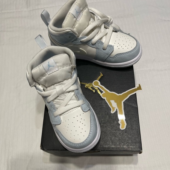 Shoes - Picture 2 of 9